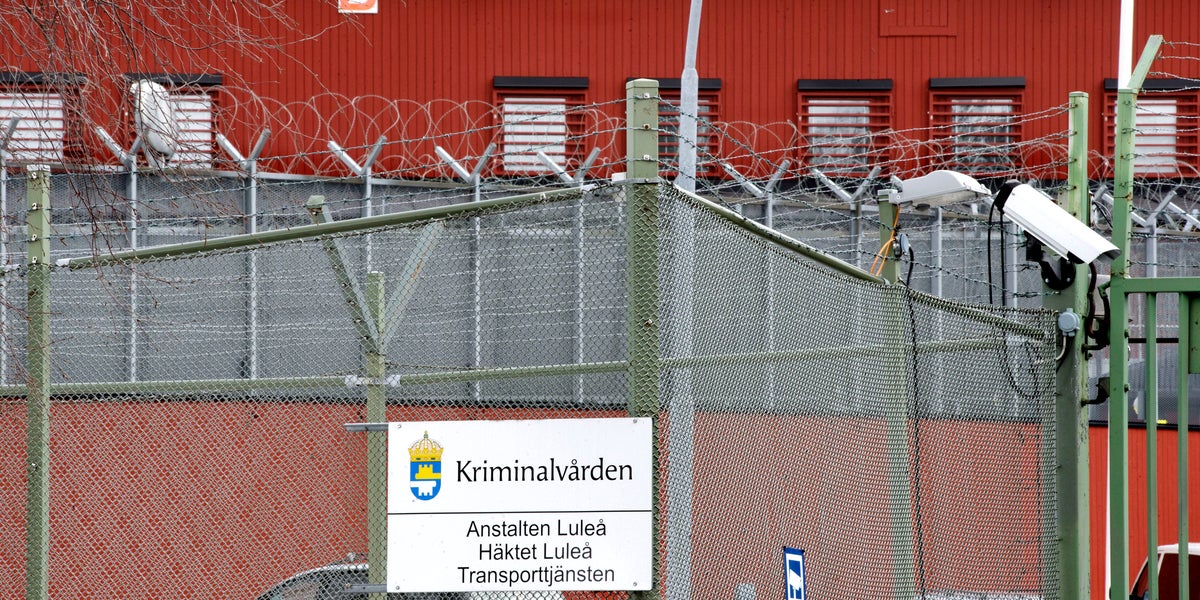 Dömd mördare häktad för rån i Piteå – riskerar sex år