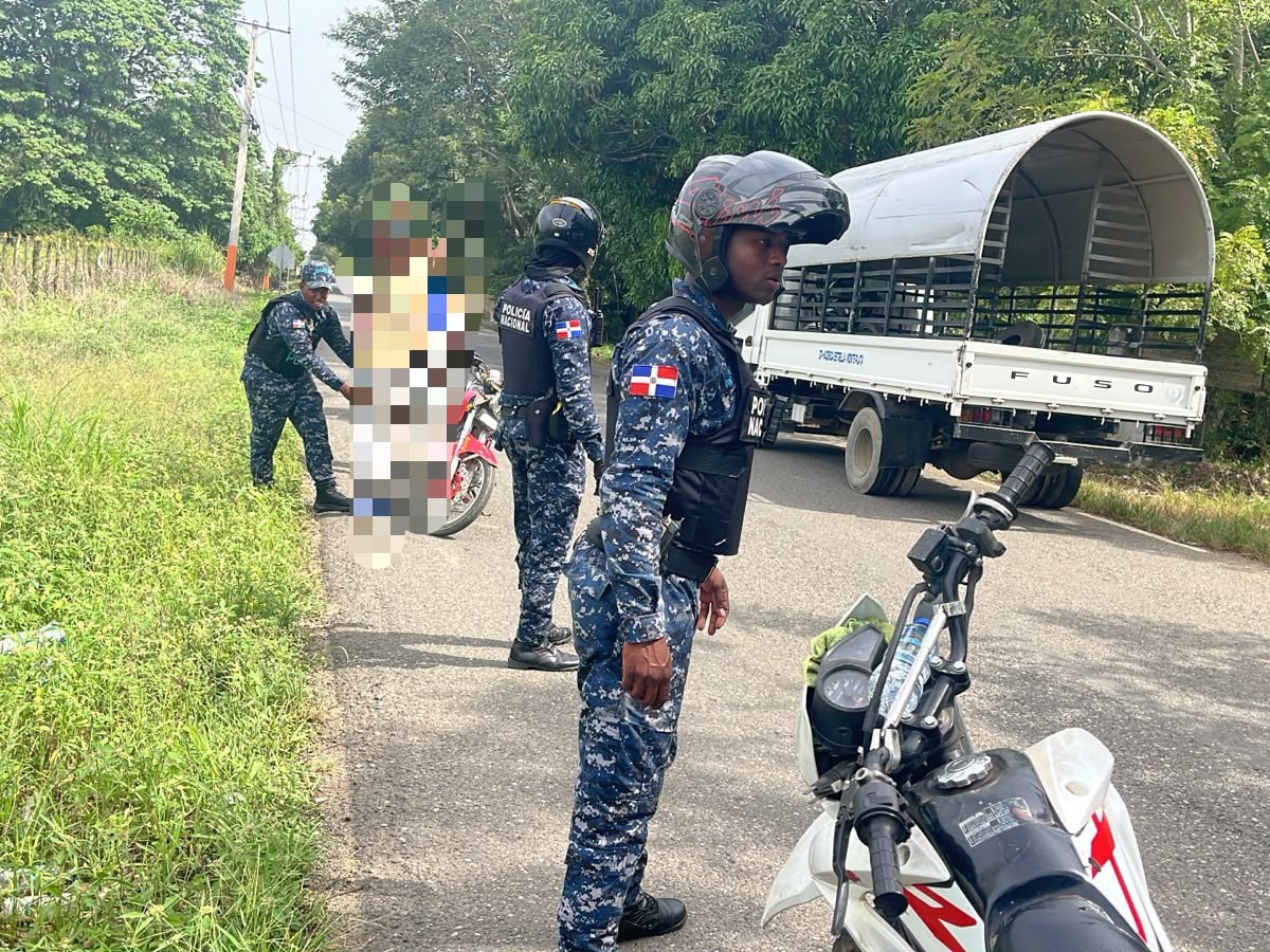 Policía arresta 14 personas y recupera vehículos robados en Santo Domingo Norte