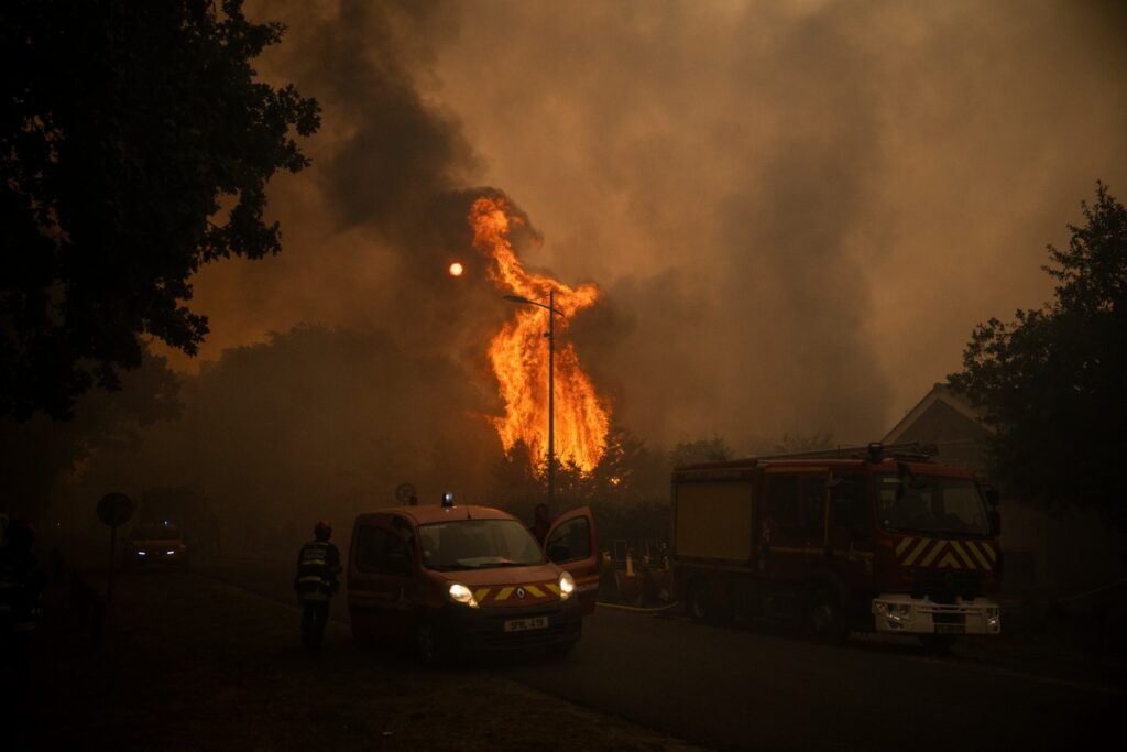 Teen arrested over Bordeaux forest fire that killed two firefighters