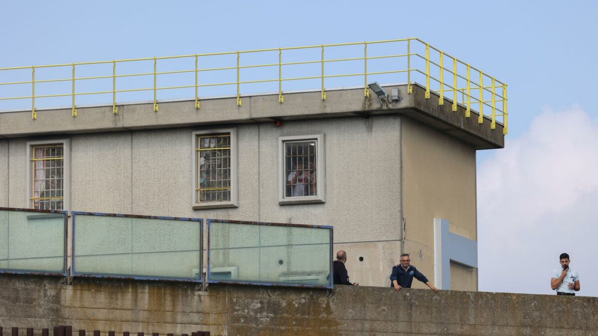 Ferragosto di violenza nelle carceri italiane: agenti aggrediti, sovraffollamento al 141%