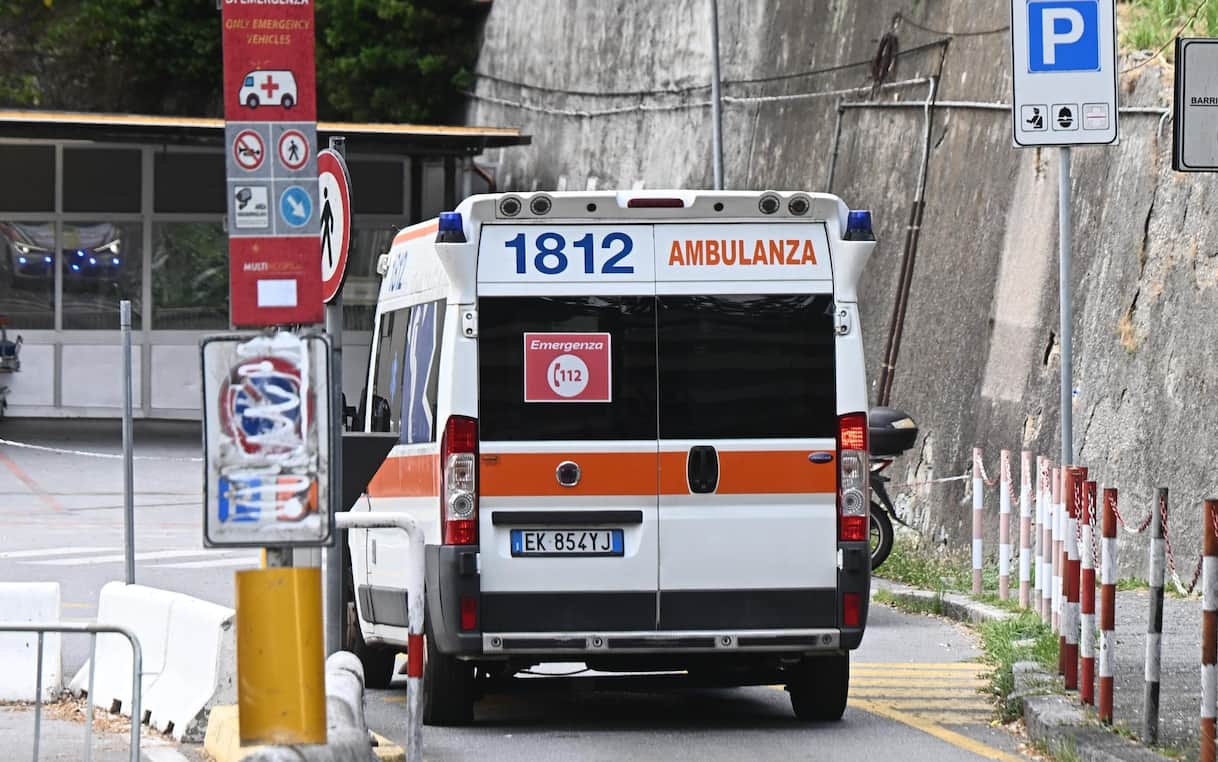 Prato, detenuto tenta la fuga dal pronto soccorso: agente spara, ferito alla coscia