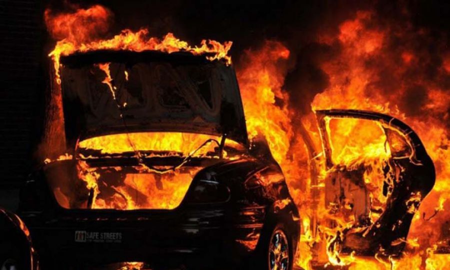 Δίκη σε ανώτατο δικαστήριο για ζευγάρι που κατηγορείται για πυρκαγιές σε οχήματα