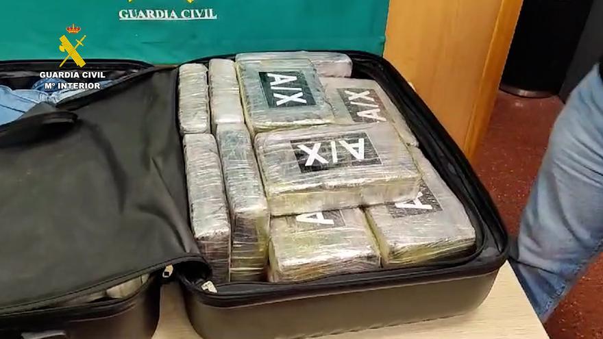 Detenido en el aeropuerto de El Prat con 31 kilos de cocaína ocultos en dos maletas