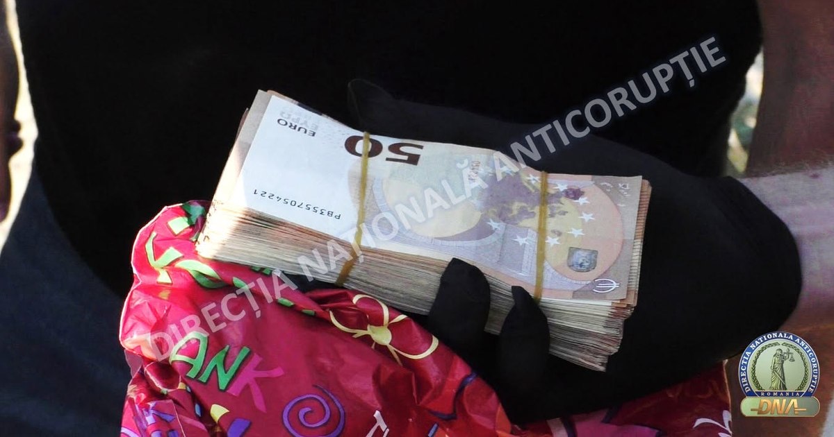 Arest preventiv la București: bărbat acuzat că vindea „rezolvări" la DNA pentru 105.000 de euro