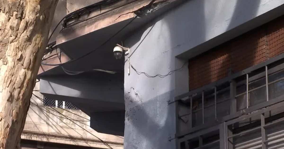 Cubano imputado por apuñalar a otro compatriota en Cordón, Montevideo