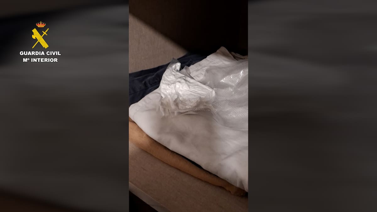 Tres detenidos en Castelló de Rugat por vender droga desde la ventana de su vivienda
