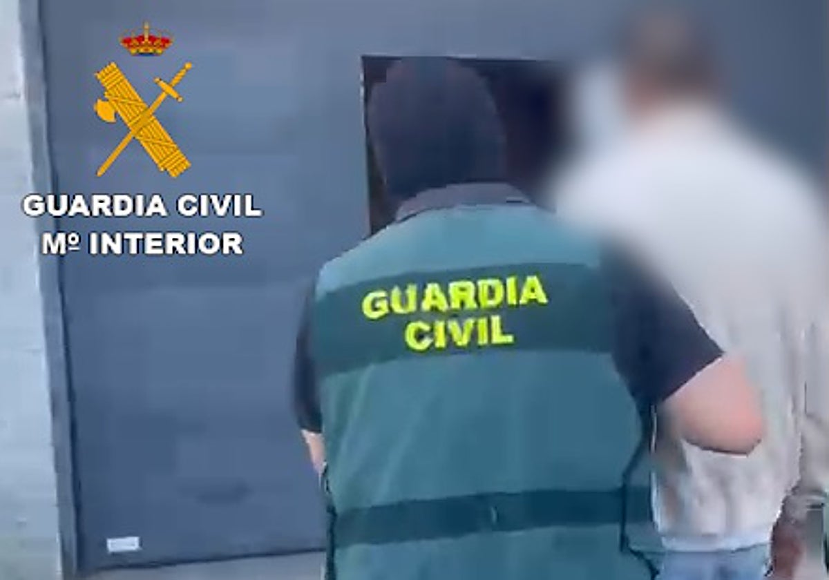 Detenido en Fondón por intentar robar en dos casas: vecinos lo retuvieron hasta la Guardia Civil