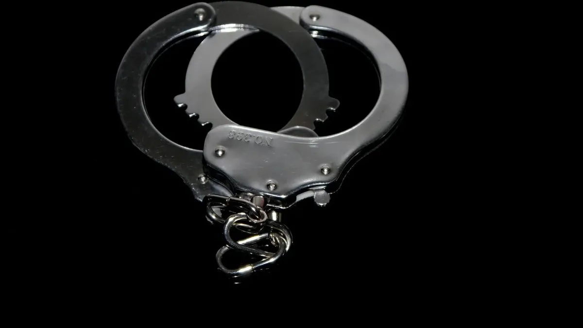 Condenan a mujer que golpeó a un agente policial tras pelea en ómnibus de Montevideo