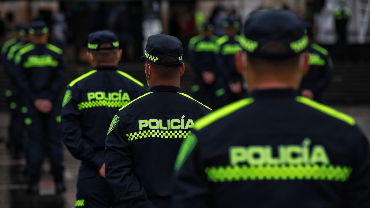 Investigación disciplinaria contra policías del CAI San Diego por agresión a menor y mujer en Bogotá
