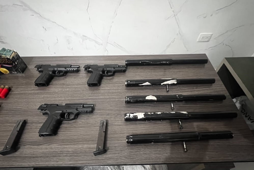 Policía decomisa armas y 698 cartuchos en vivienda de Urdesa, Guayaquil