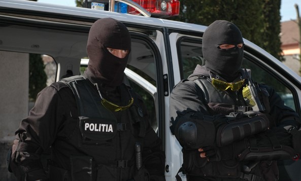 Șapte covăsneni reținuți după atacul asupra polițiștilor în centrul Brașovului