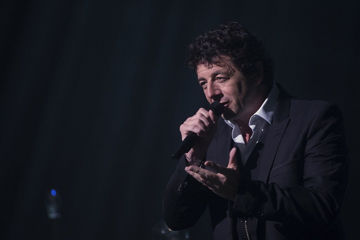France : La garde à vue de Patrick Bruel prolongée de 24 heures pour des accusations de viol