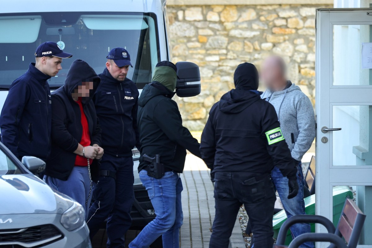 Siedemnastolatek odpowie za zabójstwo dwojga krewnych w Kadłubie. Sąd zdecyduje o dalszym losie