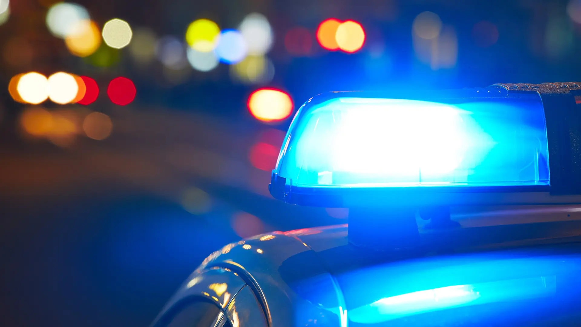 Waffen, Drogen und 9.000 Euro: Polizei stoppt schlafenden Autofahrer in Göttingen