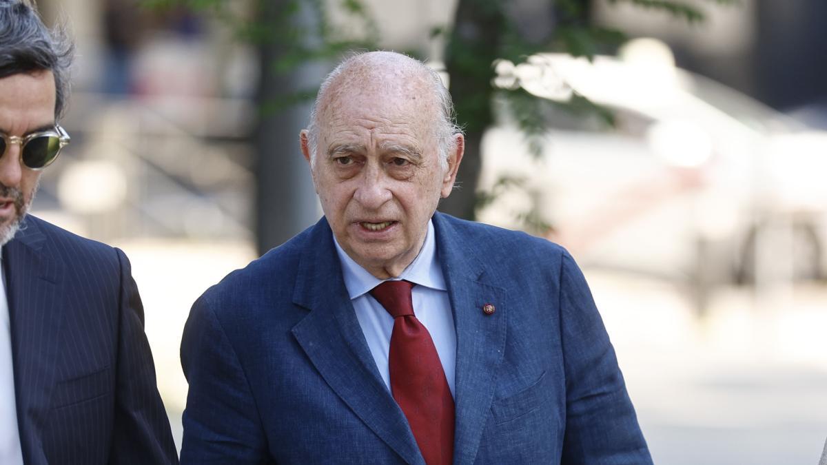 El exministro Fernández Díaz comparece ante el tribunal que juzga el espionaje a Bárcenas