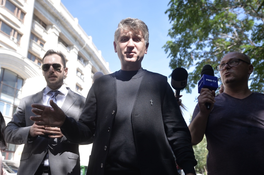 Fostul preot Cristian Pomohaci, reținut după eșecul contestației la arestul preventiv