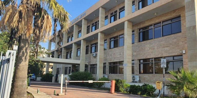 Σύλληψη τεσσάρων στη Λάρνακα για εκβιασμό ηλικιωμένου