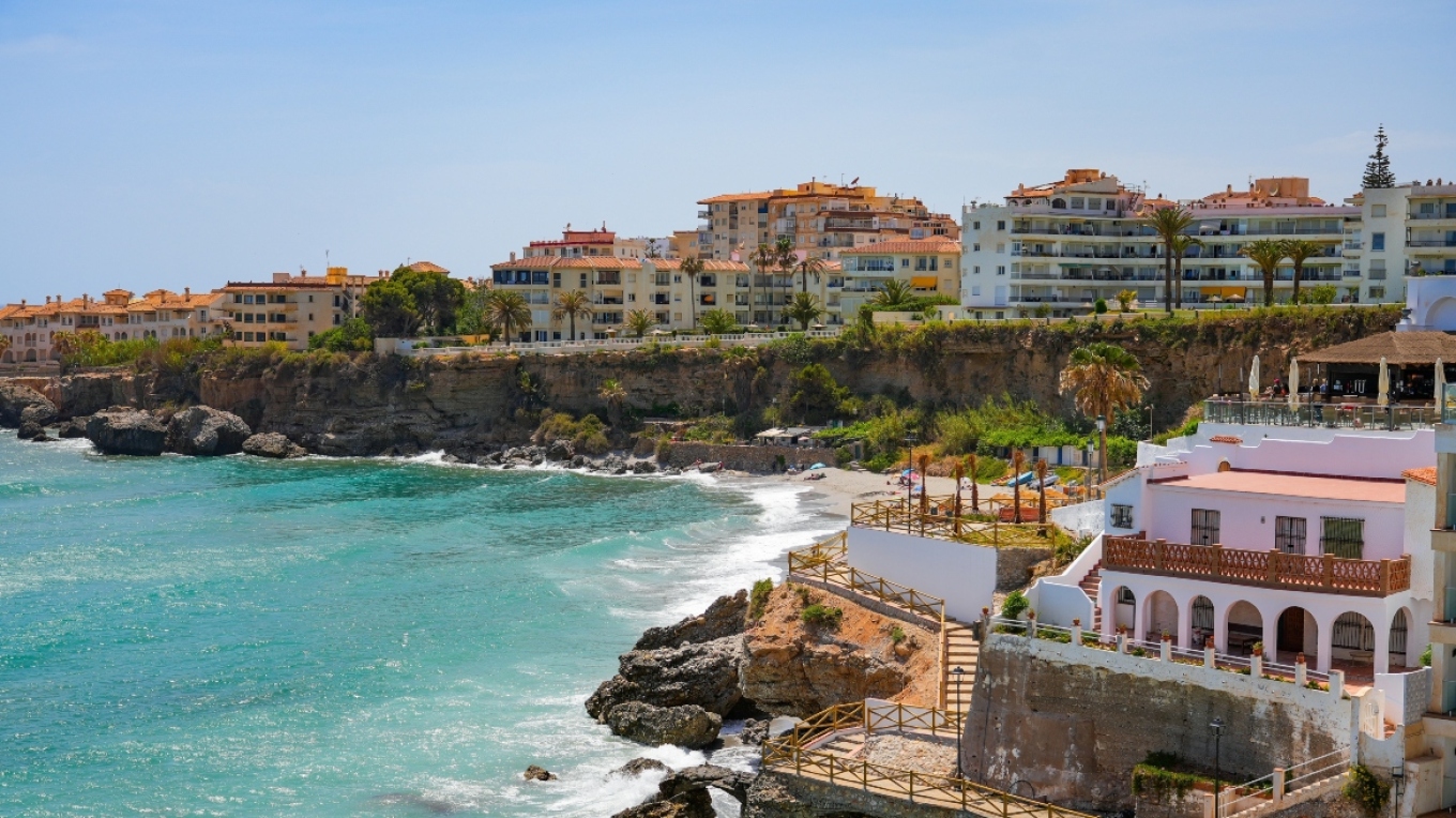 Detienen a pareja británica en España por abandonar a sus tres hijos en un hotel