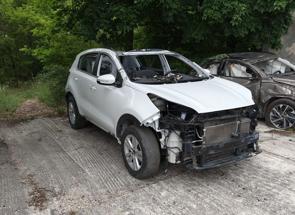 Policja z Pińczowa rozbija gang samochodowy. Upozorowana kradzież, 7 aut i narkotyki
