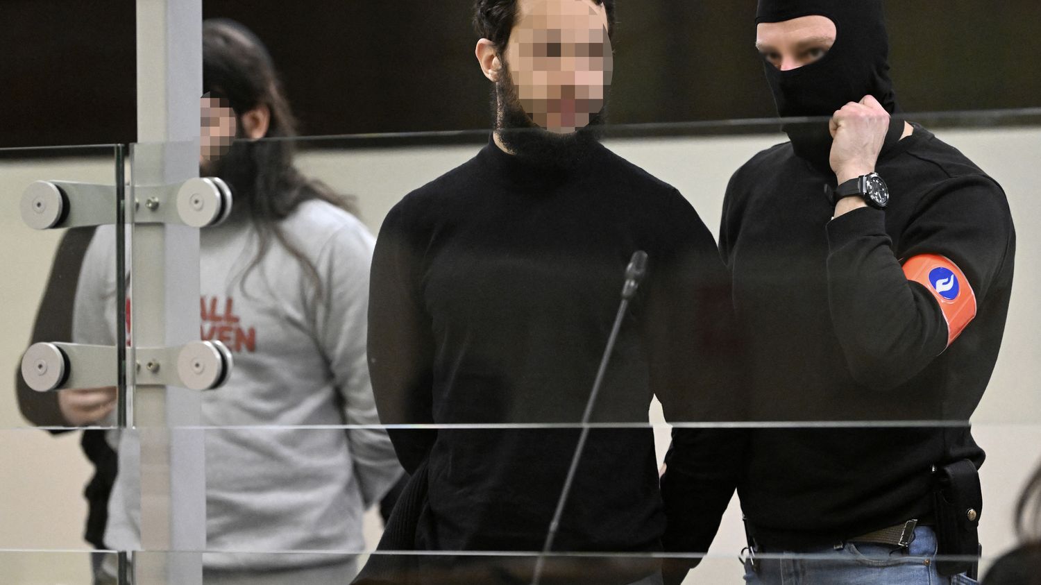 Salah Abdeslam : le tribunal valide le maintien des parloirs sous hygiaphone