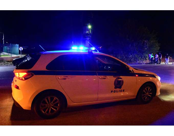 Αναστάτωση στα Τσικαλαριά Χανίων από εκτός ελέγχου οδηγό - Τραυματίστηκε αστυνομικός