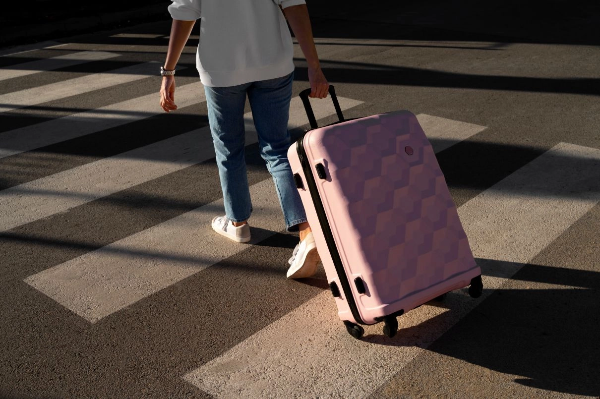 New airport scam: innocent passengers used as drug mules through luggage tag swap