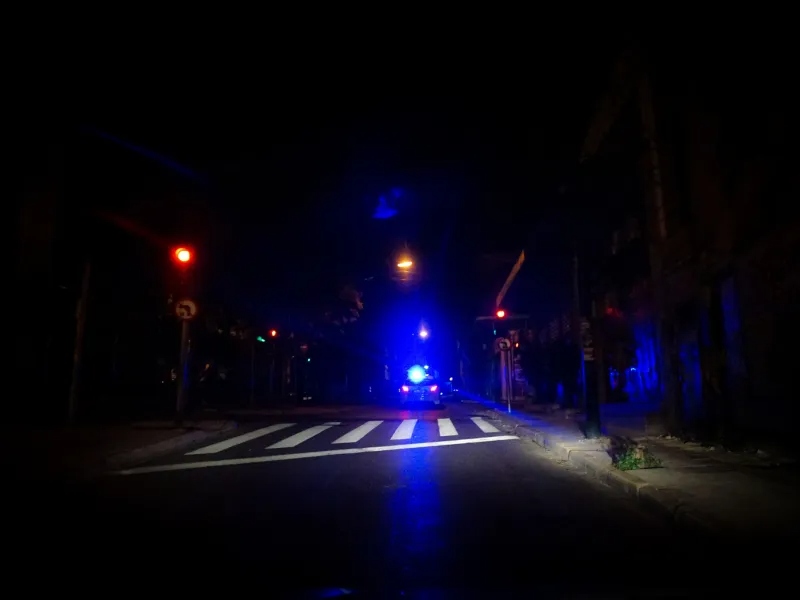 Άνδρας δολοφονήθηκε με πυροβόλο όπλο στα Εξάρχεια