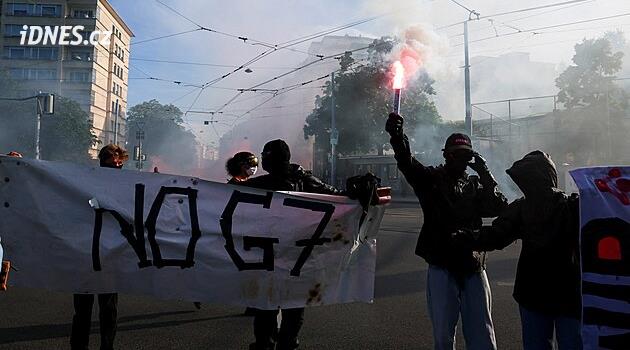 Manifestation anti-G7 à Genève : une Tesla incendiée et une banque vandalisée