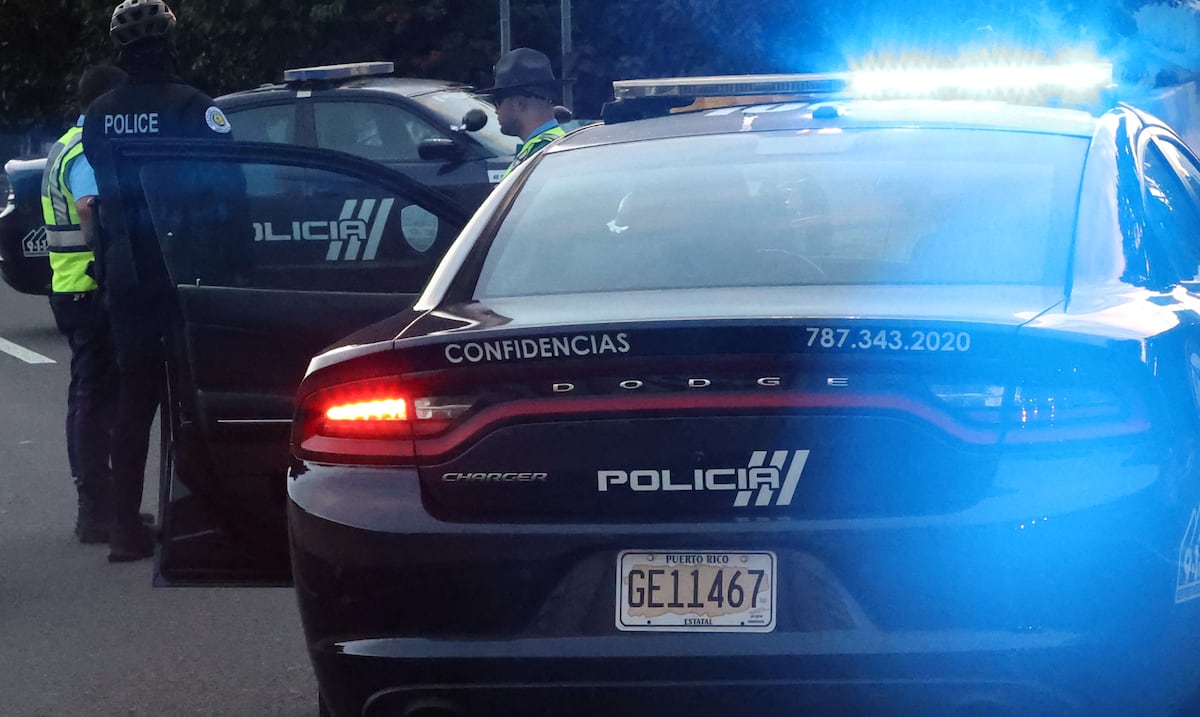 Herido en presunto intercambio de disparos con policías en San Juan