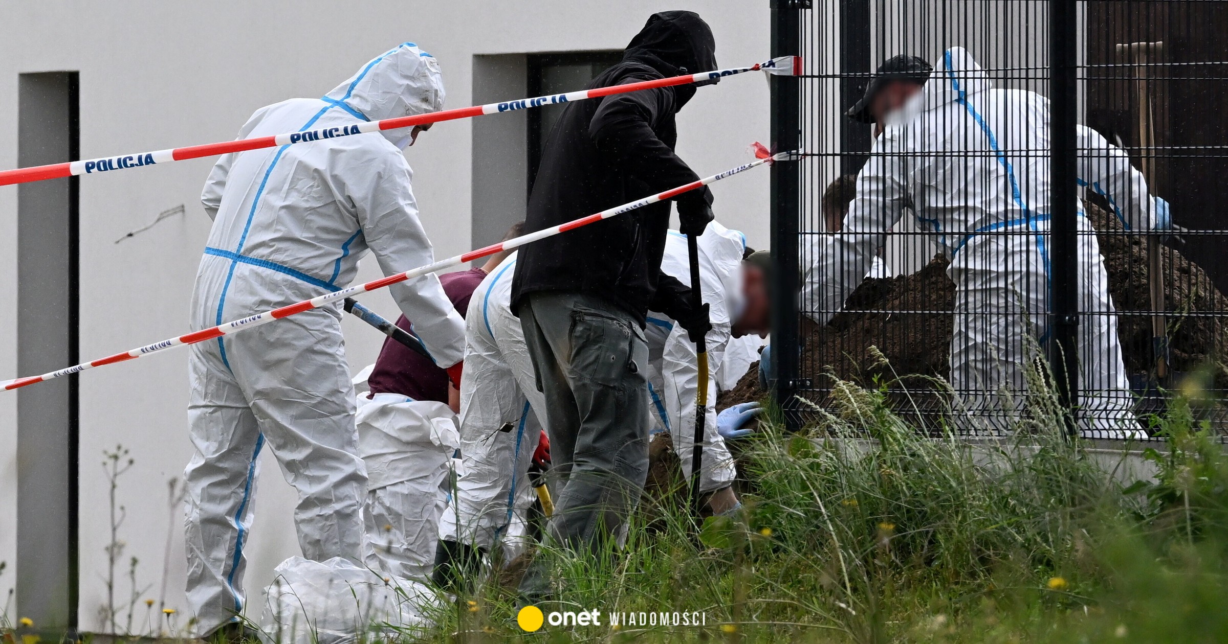 Policja przeszukiwała działkę w Lutoryżu. Gleba przesiąknięta zapachem tkanek
