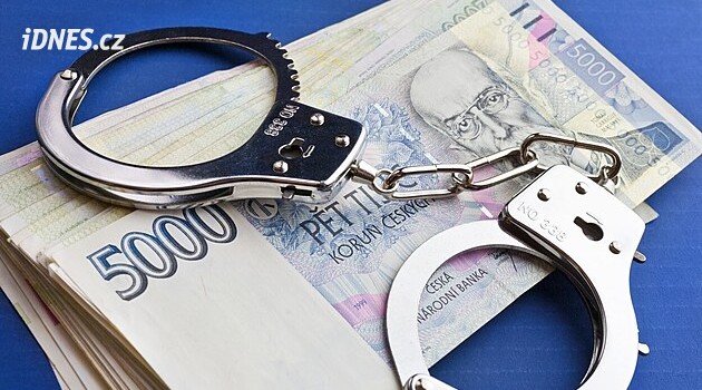 Policie obvinila 18 lidí a 15 firem z podvodů s dotacemi na školení
