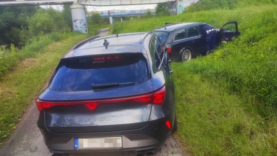 Policyjny pościg w Jaśle. Kierowca bez prawa jazdy, narkotyki wyrzucone z auta