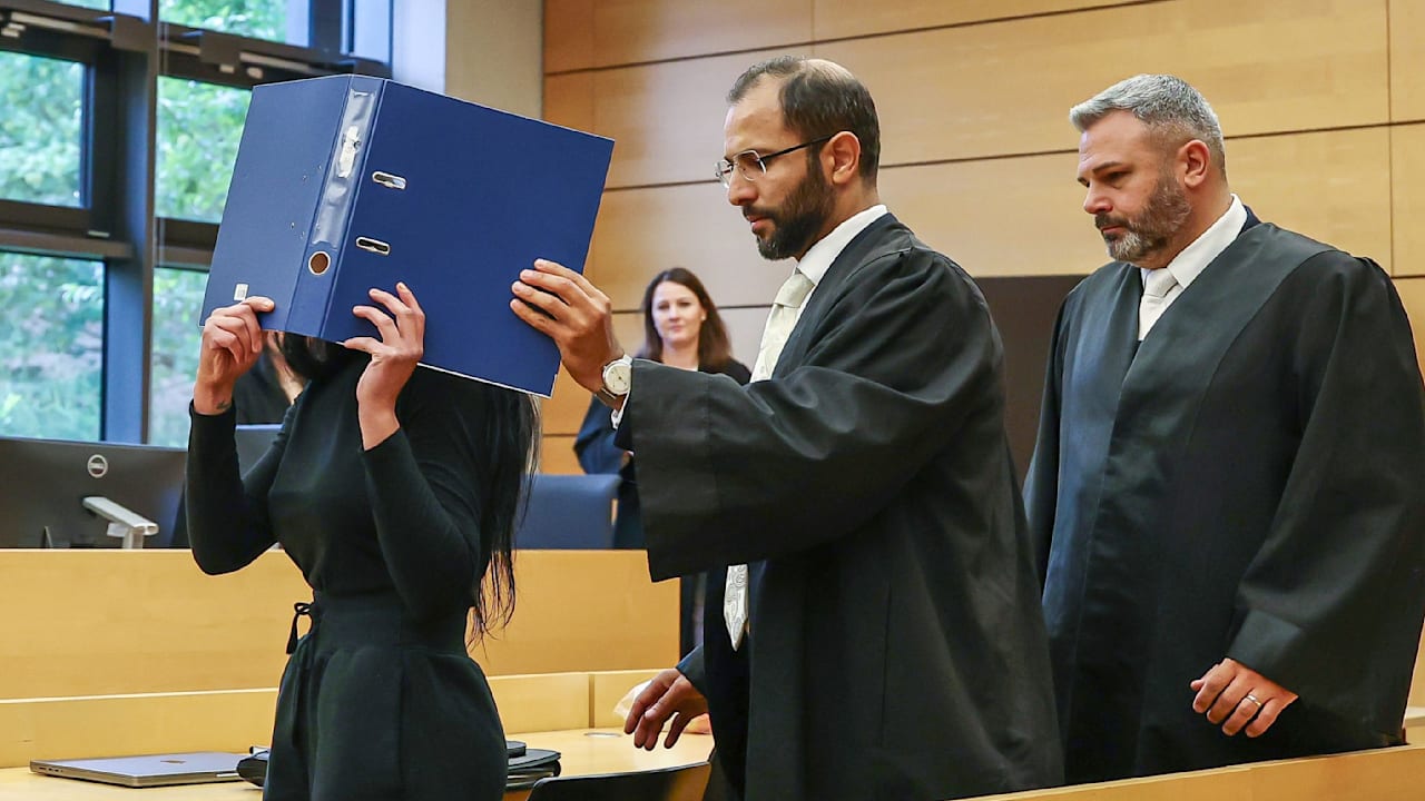 Prostituierte erpresst Priester mit Nacktfotos – 255.000 Euro Schaden in Würzburg