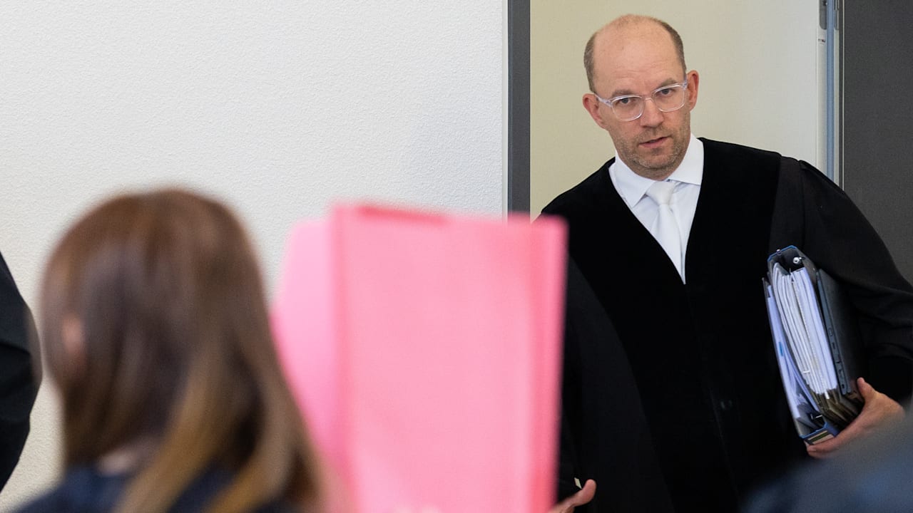 Mordprozess Rostock: Verschwundenes Campingmesser und belastende Telefonate belasten Angeklagte