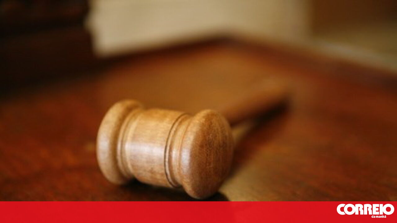 Falsos inspetores da PJ assaltam casas em Lisboa com mandados falsificados