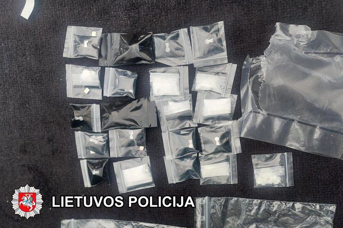 Klaipėdoje sulaikyti du jaunuoliai, įtariami platinę narkotikus keliuose miestuose