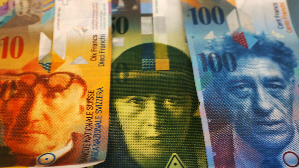Fünf Festnahmen im Wallis nach Betrug durch falsche Polizisten