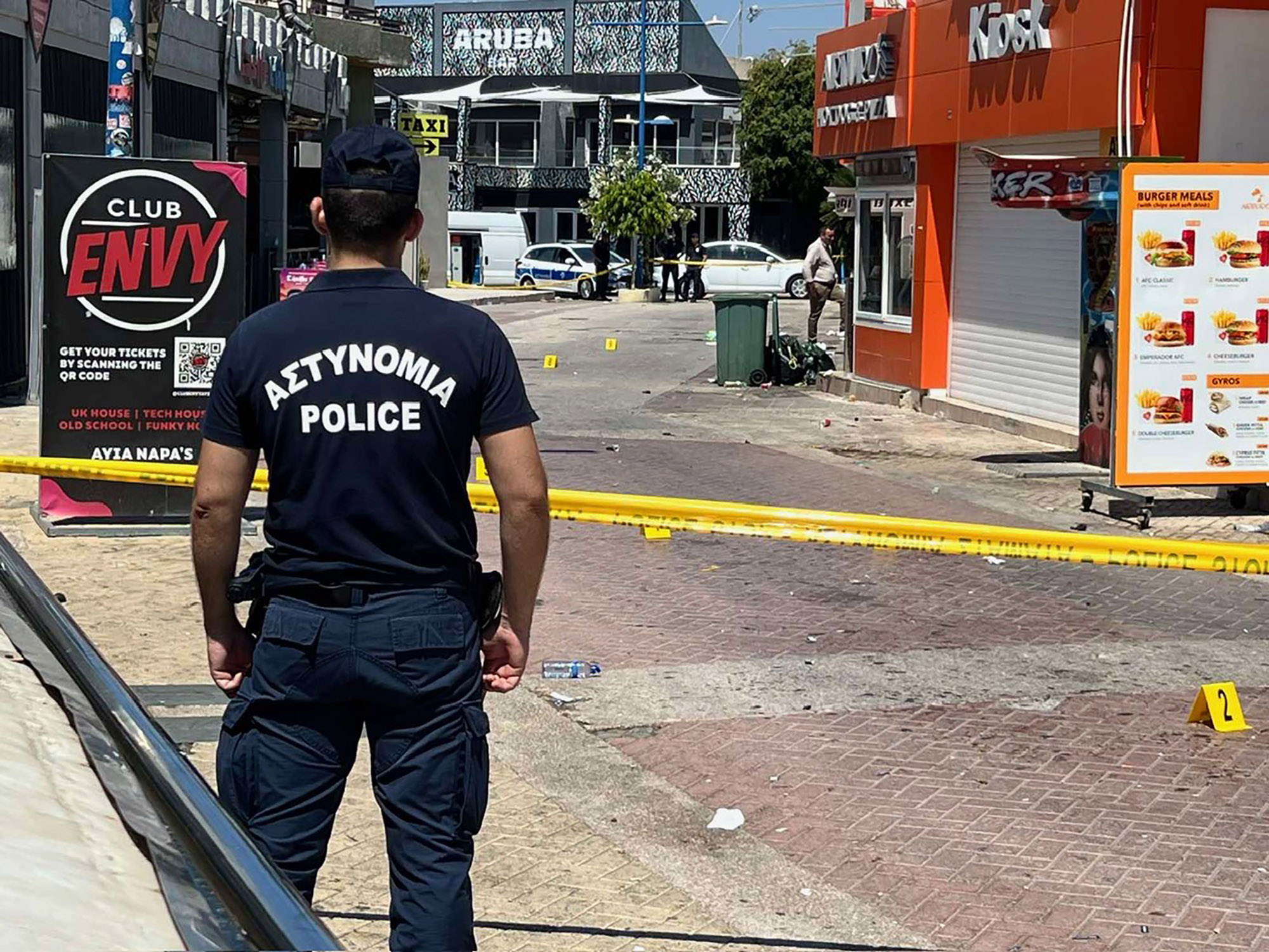 Τέσσερις τραυματίες σε επίθεση με μαχαίρι έξω από νυχτερινό κέντρο στην Αγία Νάπα