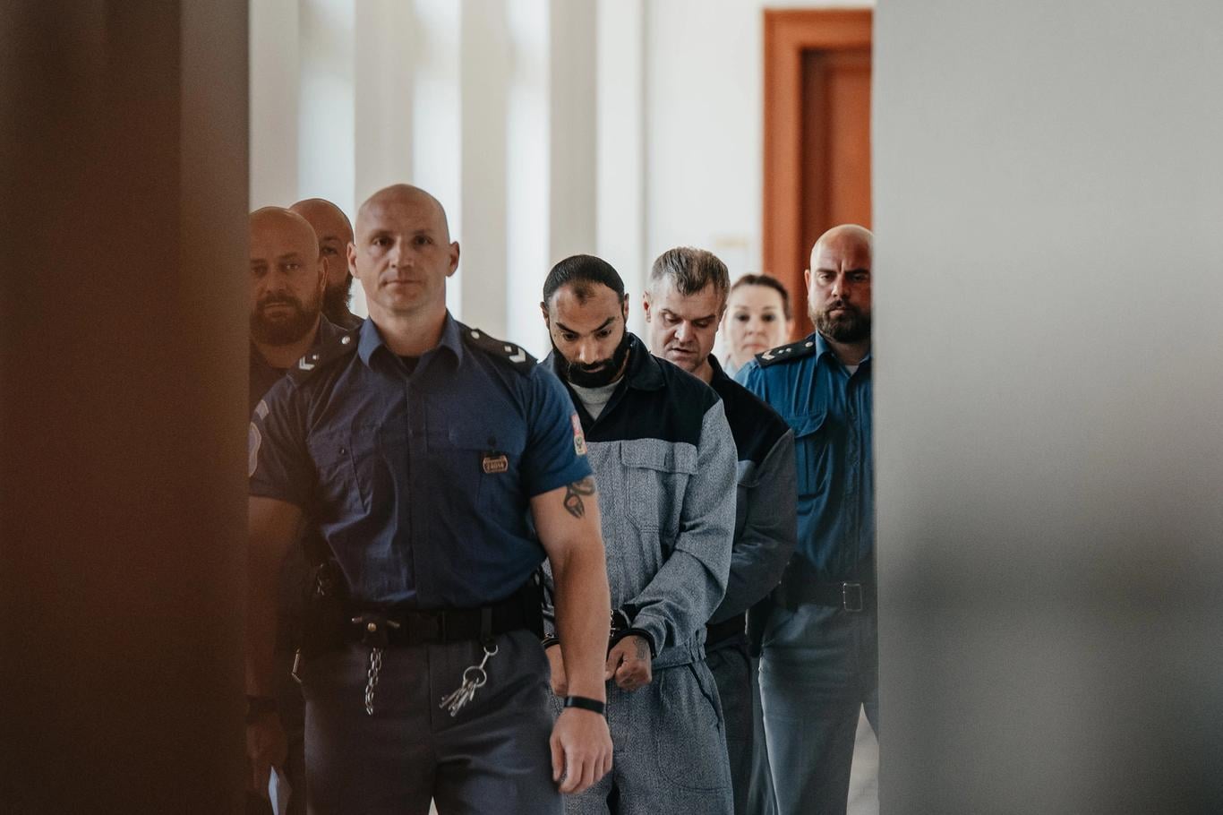 Soud v Plzni zahájil proces s obviněnými z brutální vraždy bezdomovce z Berounky