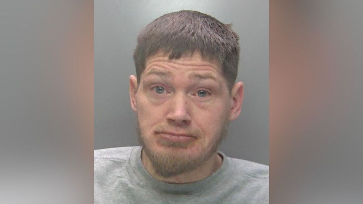 Peterborough drug dealer jailed 18 months after throwing chair at police