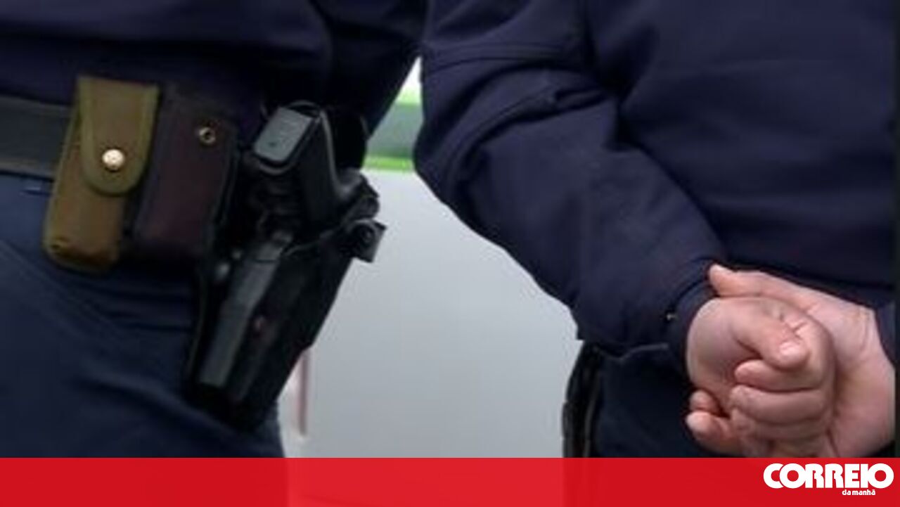 Homem detido por tráfico de droga em Ançã com cocaína, heroína e mais de 2.000 euros