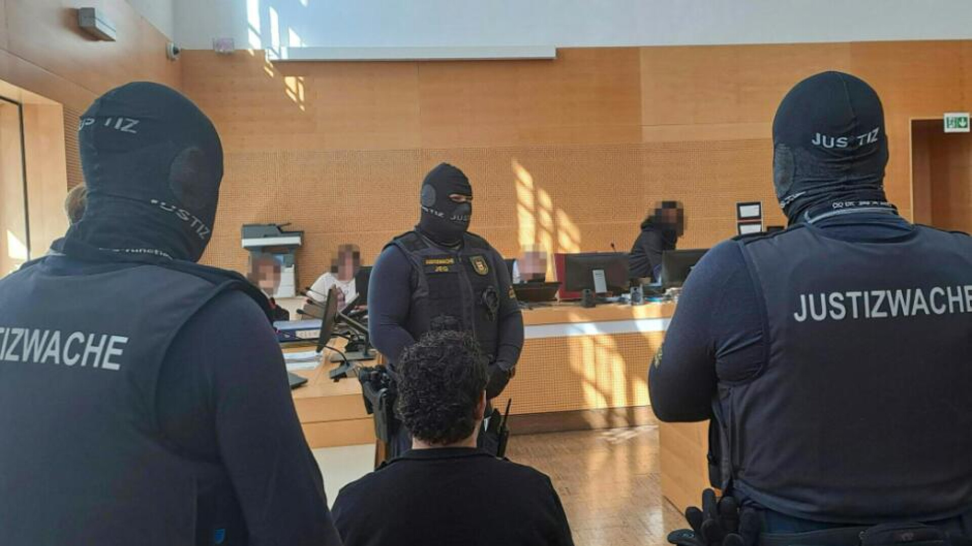 Zwei Angeklagte im Bankomatensprenger-Prozess vor Gericht in Österreich