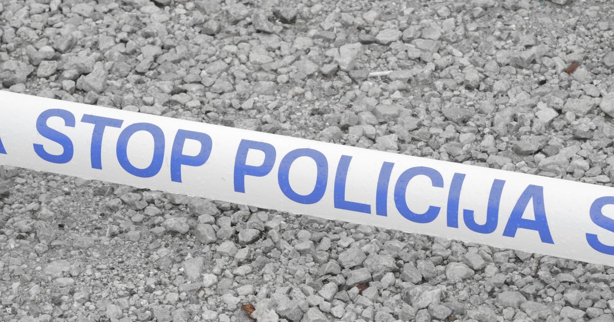 Dve mrtvi osebi najdeni v stanovanju v Mariboru, policija preiskuje okoliščine