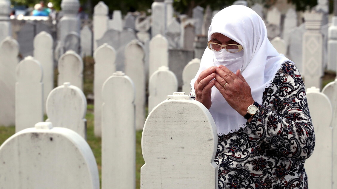 Cecchini di Sarajevo: sequestrati silenziatore e foto a un indagato nell'Alessandrino