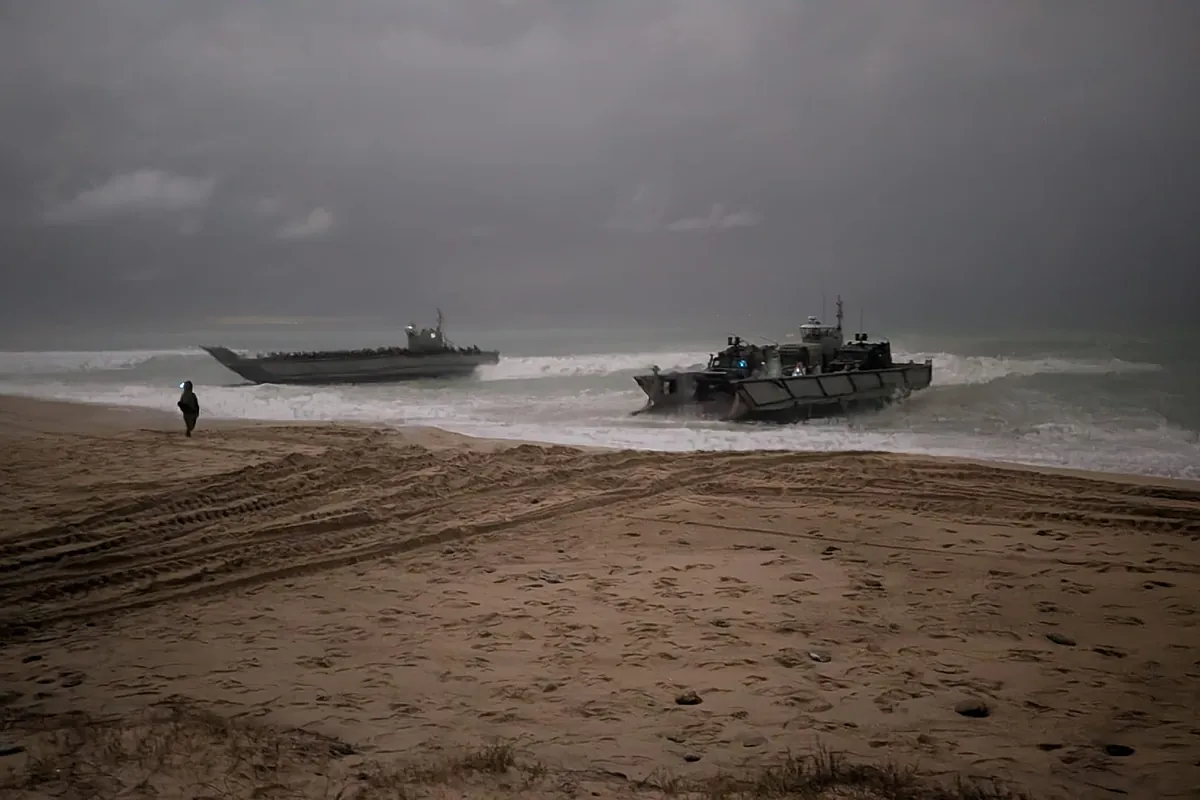 El narco roba tres lanchas semirrígidas de la Armada durante maniobras en Barbate