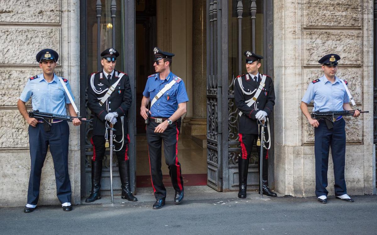 Romena di 52 anni condannata a 15 anni di carcere a Bari per schiavitù e sfruttamento sessuale di una minorenne