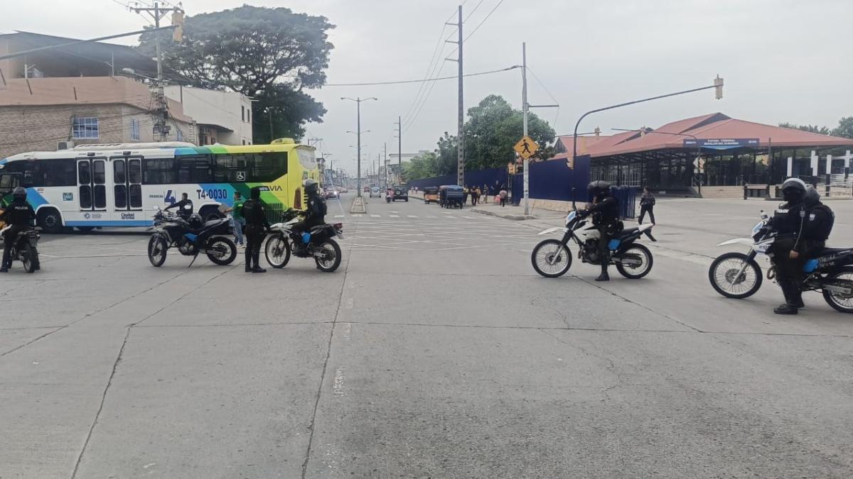 Agentes policiales matan a hombre que acuchillaba a su compañera en Guayaquil