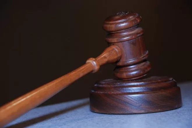 Tribunal ordena detención de menor acusado en muerte de niña en Boca Chica