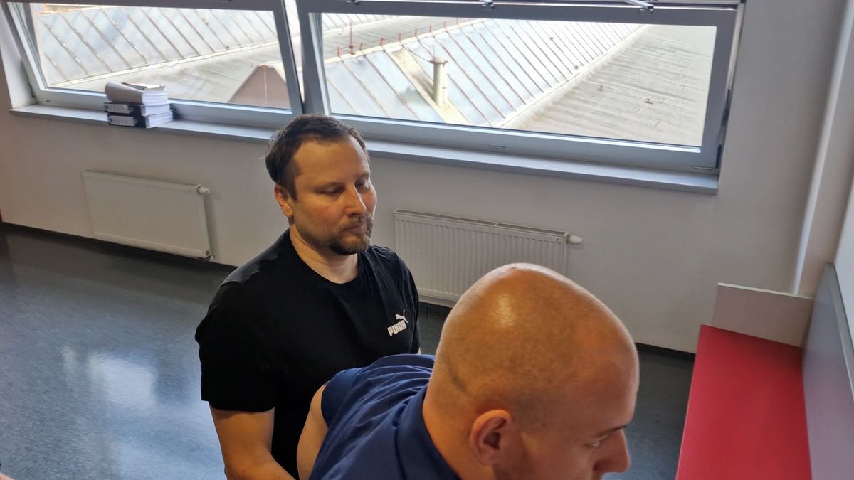 Soud v Olomouci řeší případ otrávených nápojů ve zbrojovce, obžalovanému hrozí doživotí