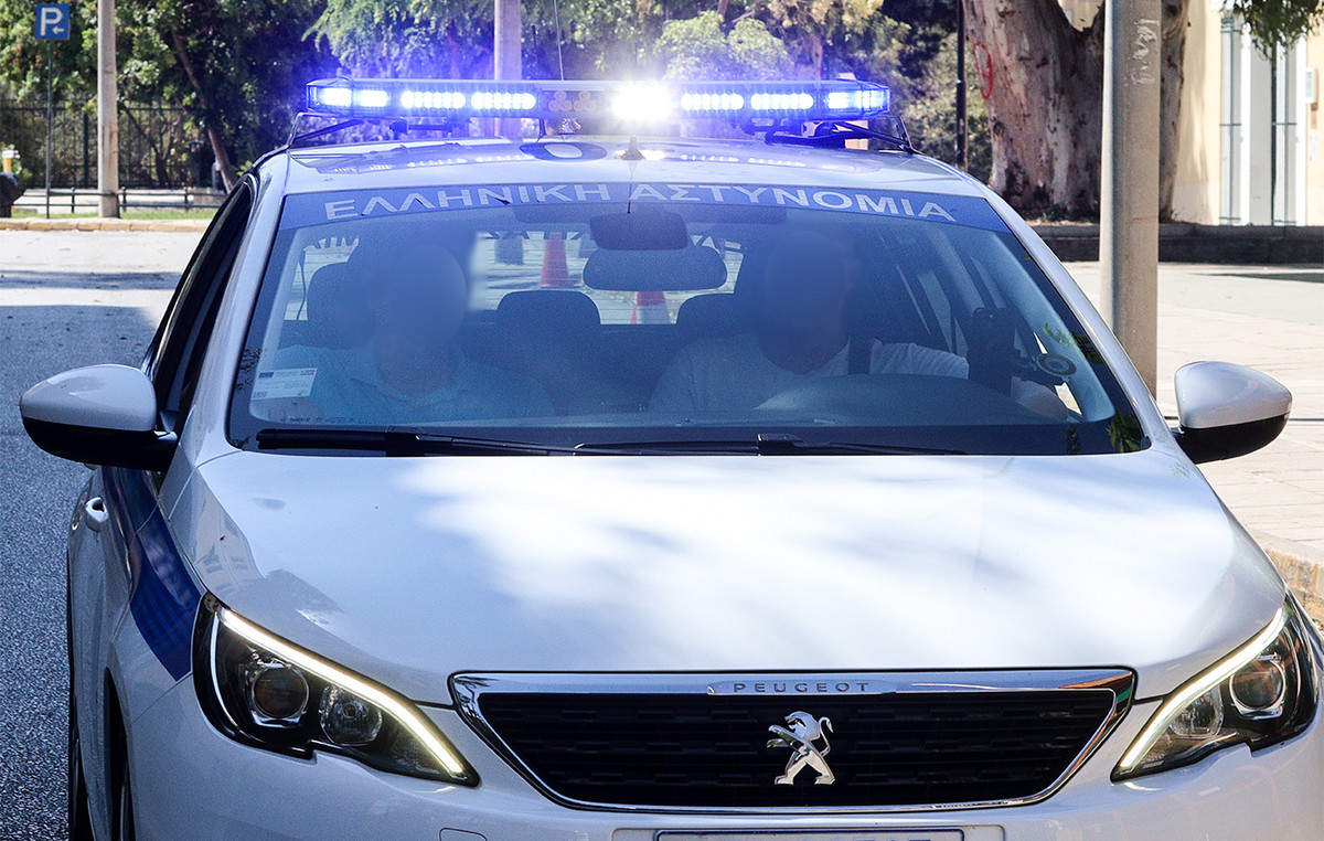 Σύλληψη δύο 15χρονων στη Βούλα για ληστεία συνομηλίκου τους